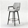 Silla de bar tapizada en tela gris con estructura de metal negro 50 x 50 x 100cm